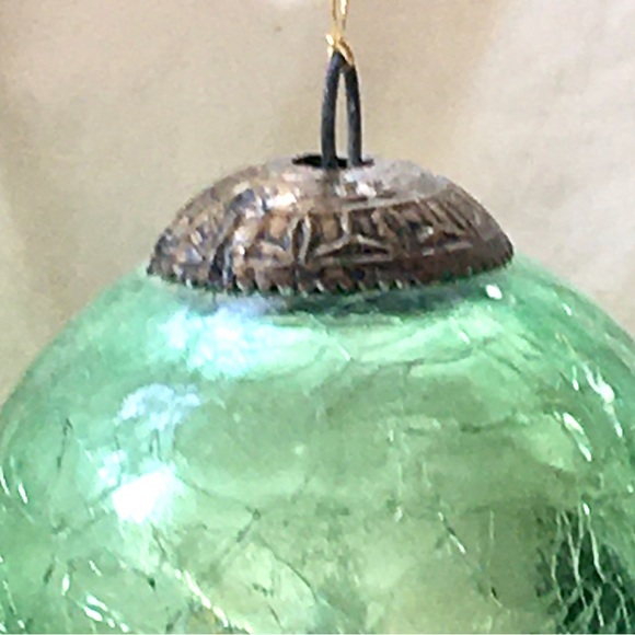 Vintage Kugel Green Crackle Glass Xmas Ornament with Embossed Brass Hang… - Picture 8 of 9